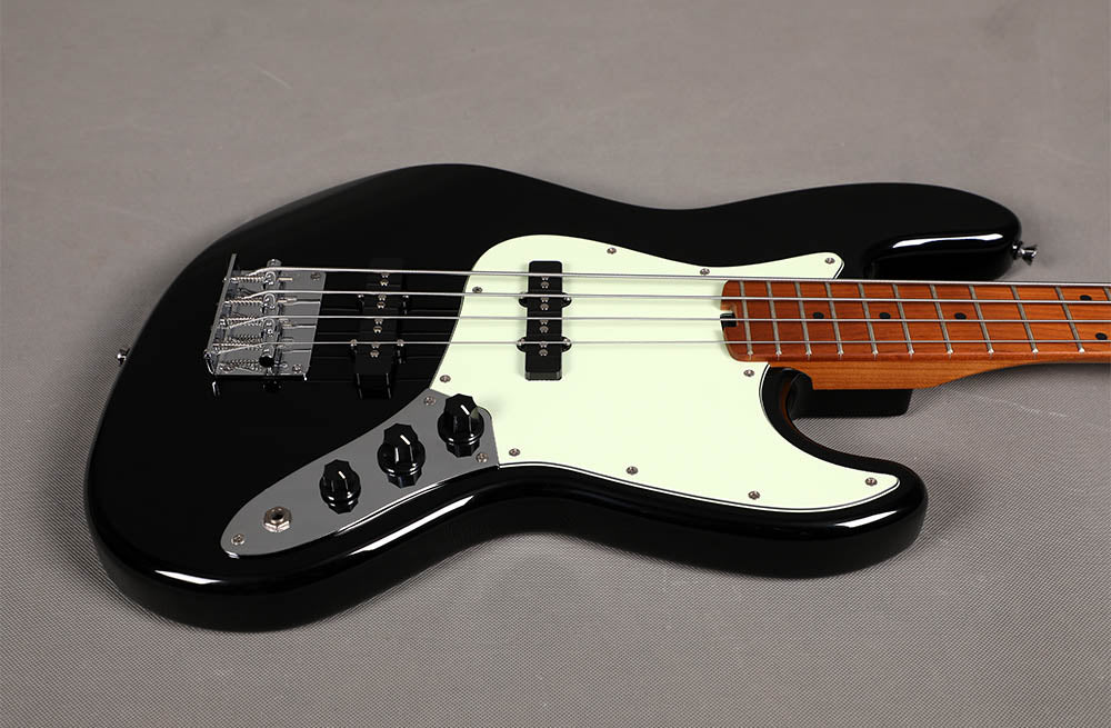 Sqoe SJB600 Jazz Bass Guitar, Black
