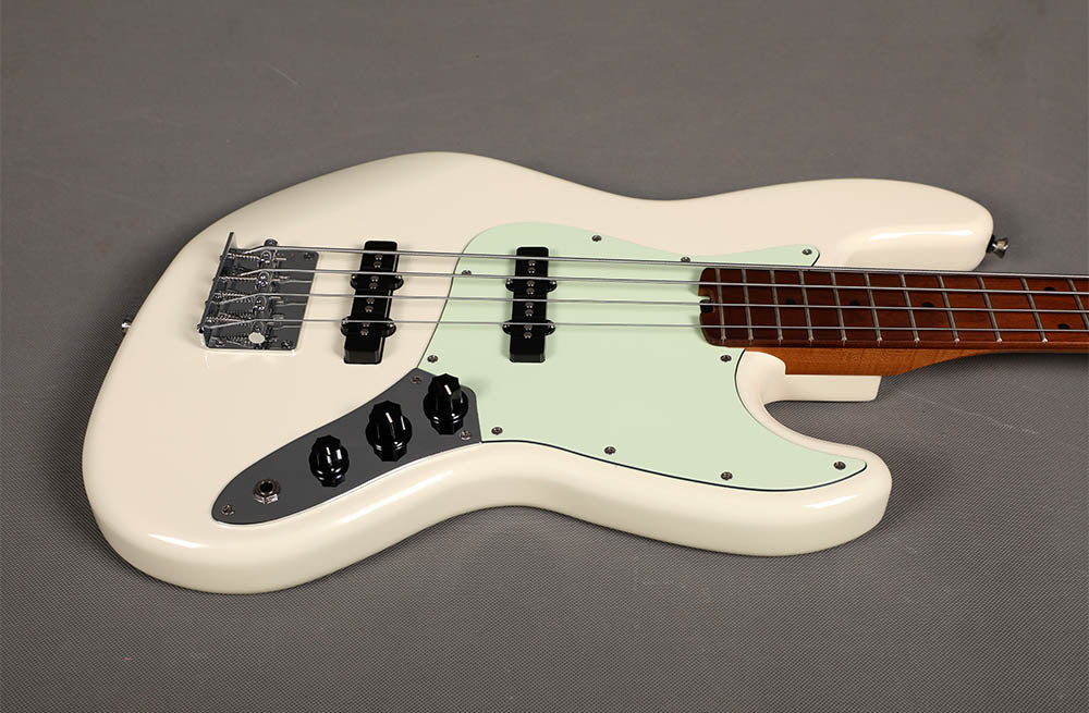 Sqoe SJB600 Jazz Bass Guitar, Olympic White