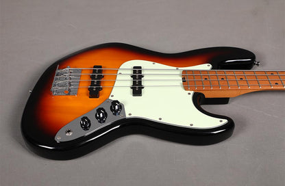Sqoe SJB600 Jazz Bass Guitar, Sunburst